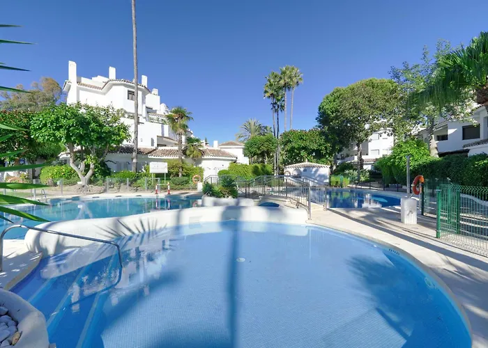 2035 Golden Modern ماربيا