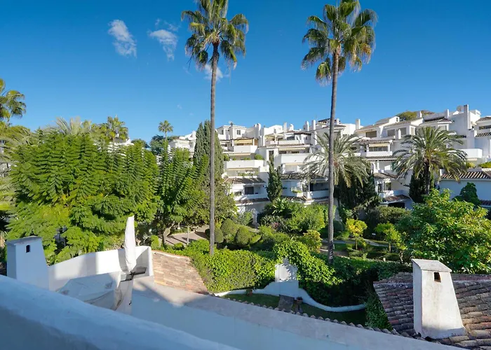 2035 Golden Modern شقة