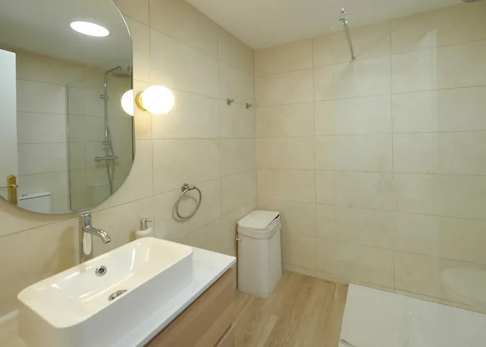 2035 Golden Modern *