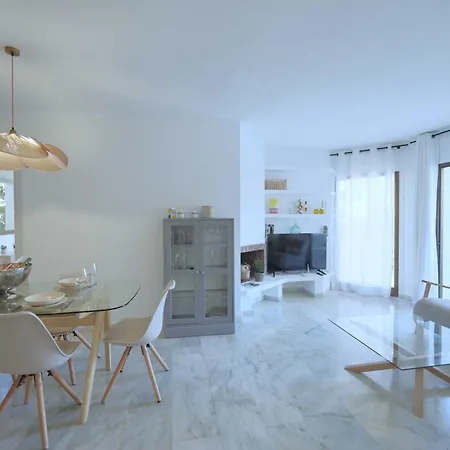 2035 Golden Modern Apartman Marbella