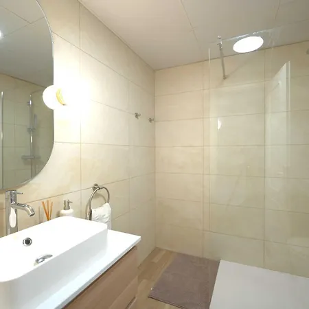 2035 Golden Modern Apartman