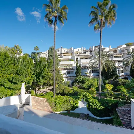 2035 Golden Modern Apartman