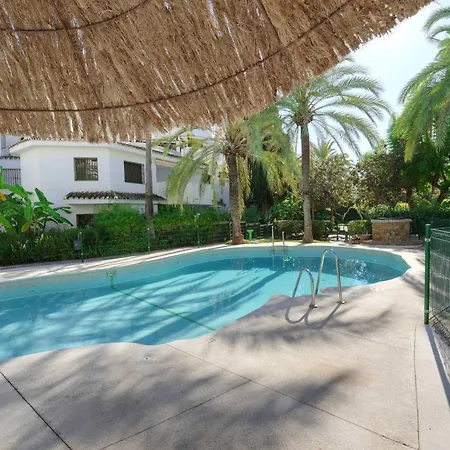 Apartman 2035 Golden Modern